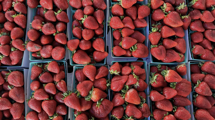 Strawberries are easy to transform into a dish that’s like a gift. To kick them up a notch, marinate them with a drizzle of flavorful balsamic vinegar.